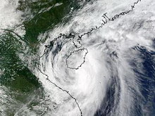 к югу китая движется новый тайфун  хагупит 
