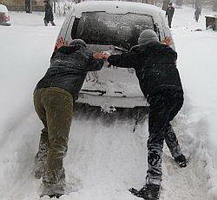 индийских солдат засыпало толстым слоем снега